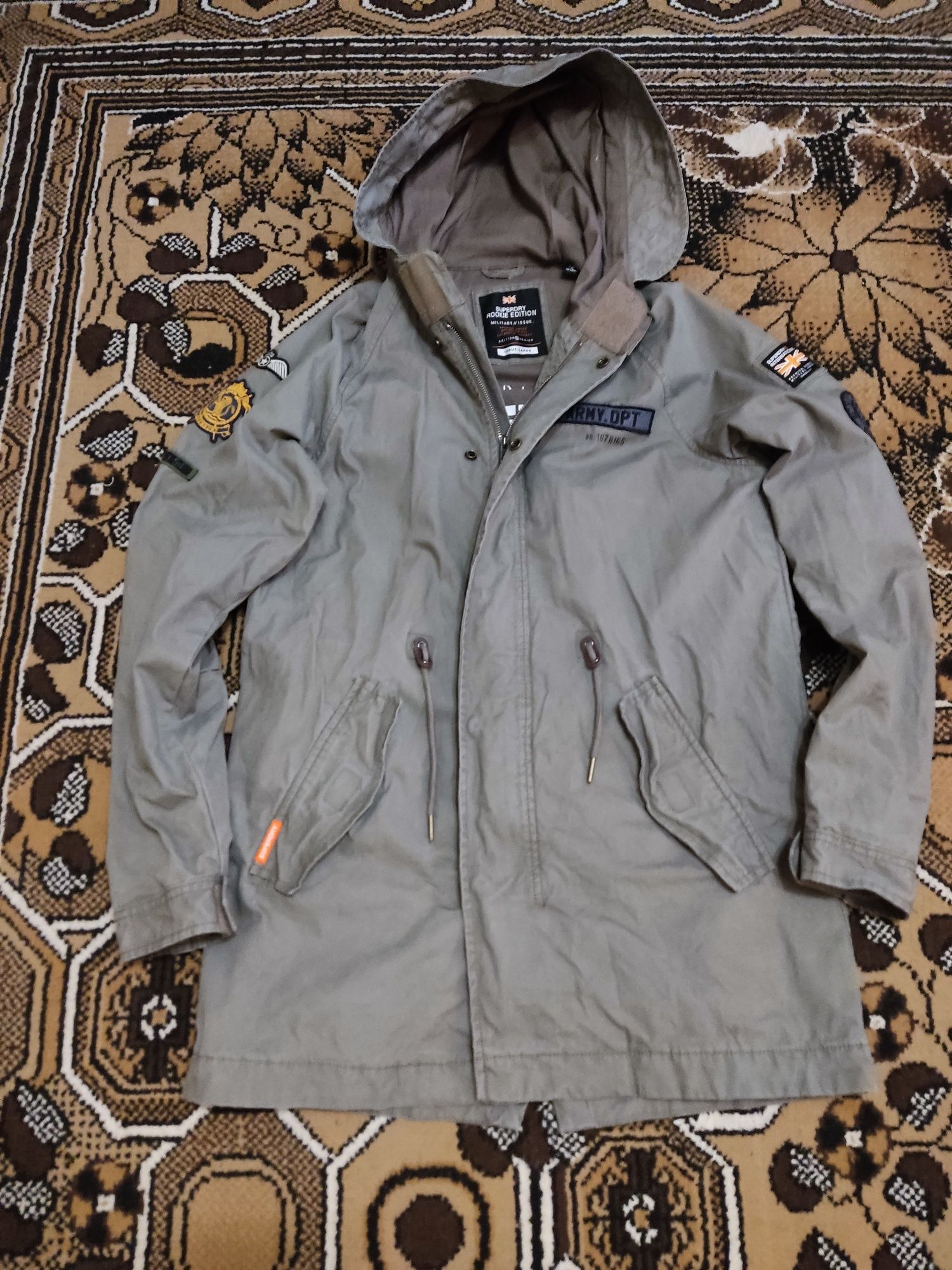 Парка Superdry .