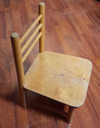 Małe, drewniane dziecięce krzesełko vintage. PRL Jasienica.