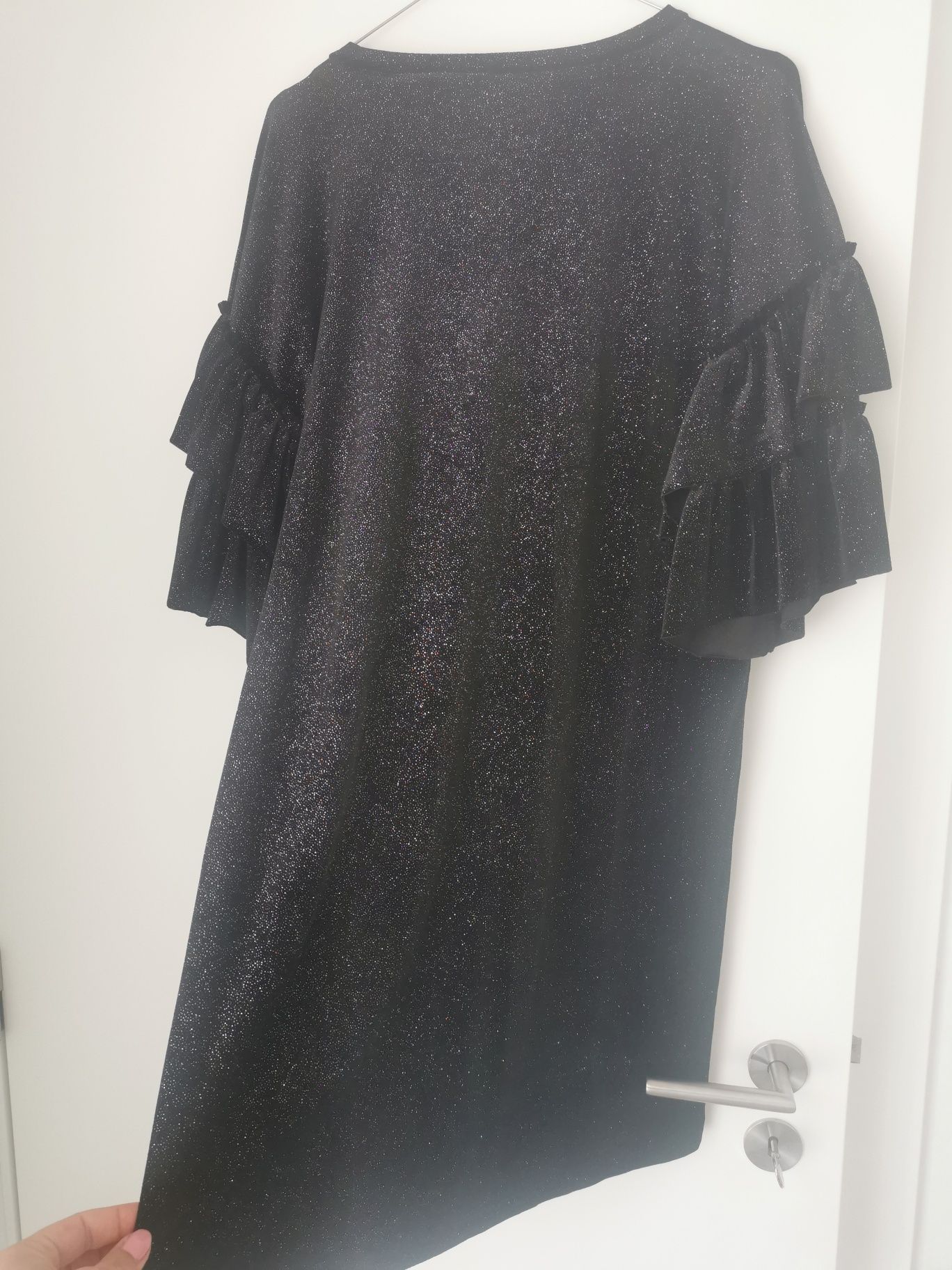 Vestido em veludo preto com brilhos