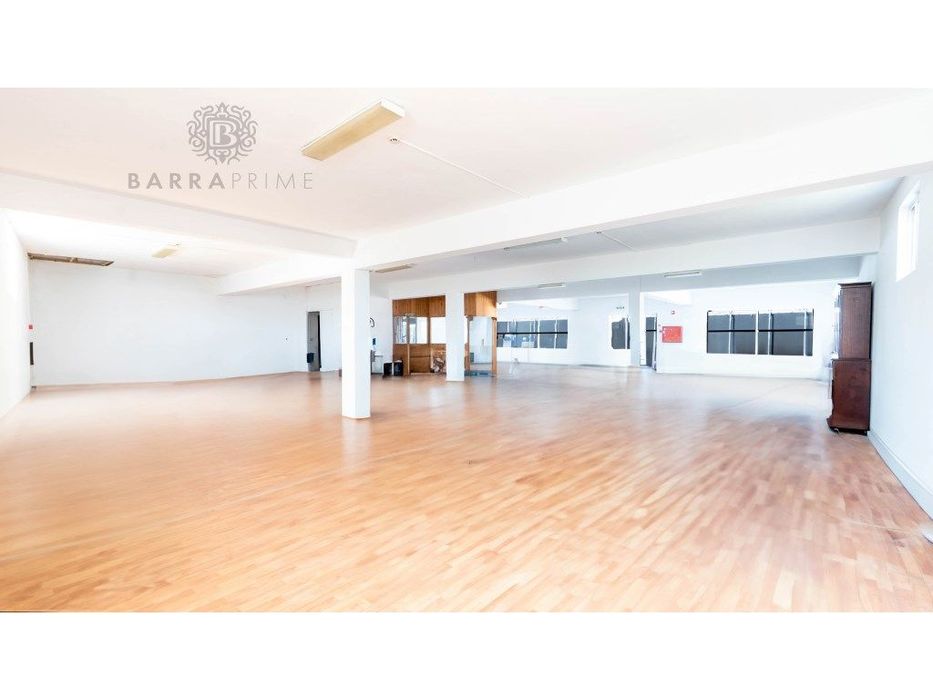 Espaço Comercial Localizado entre Faro e Almancil para Arrendamento