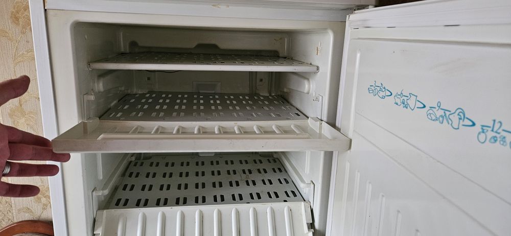 Морозильна камера Stinol надійна та потужна.