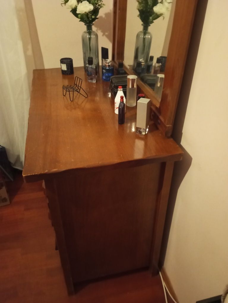 Cómoda para quarto com espelho