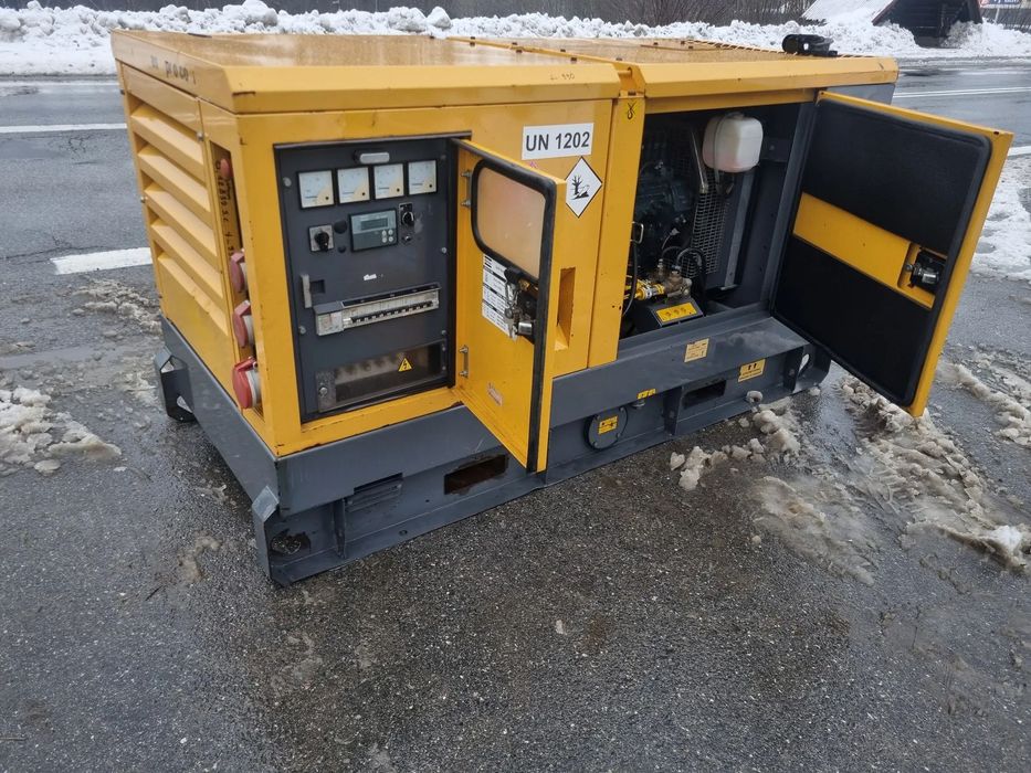 Atlas Copco QAS 30 KVA Agregat Generator wyciszony. Perfekcyjny stan! Silnik Kubota 4cylindry. Prądnica PARTNER Import Norwegia! Zadbana maszyna Serwisowana w DEKRA do końca  Serwisowany w Dekra! Zadbana Maszyna Odpala na dotyk Okazja Kubota 4cy