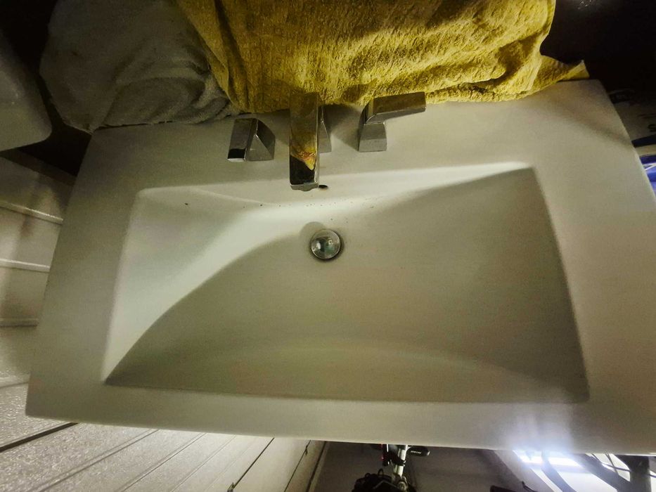 Umywalka Villeroy&Boch wraz z baterią