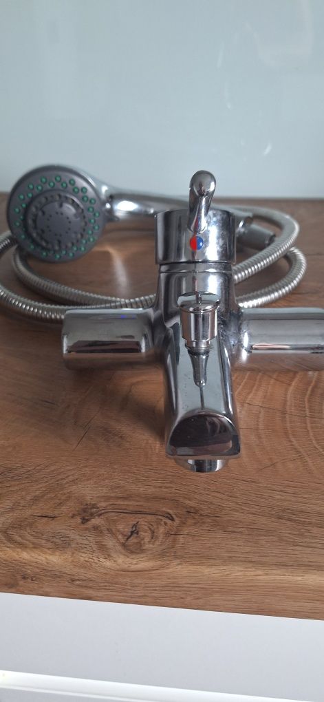 Bateria wannowa z wężem