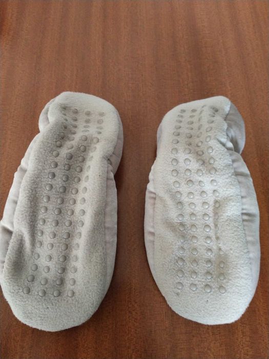 pantofle, kapcie antypoślizgowe