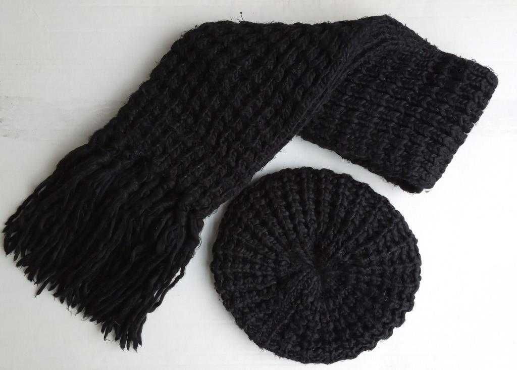 Czarny beret + długi szalik Camaieu idealny komplet do płaszcza