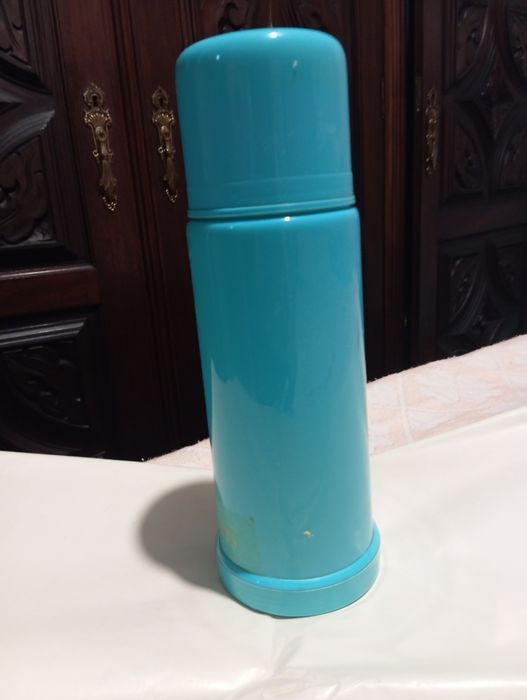 Termo térmico com cerca de 500 ml