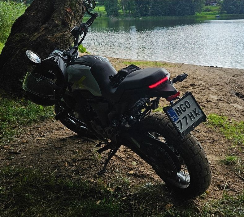 Motocykl Zontes GK 125. Naked / scrambler.