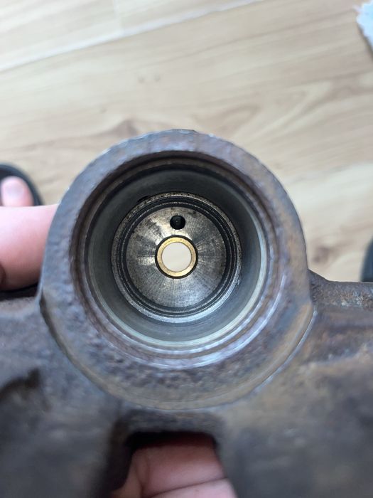 Задній лівий супорт Opel Vivaro 2/Renault 2 Trafic 01-14 ABS 520451