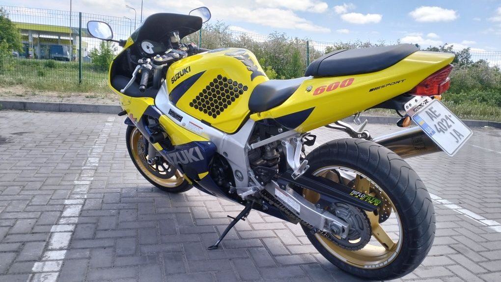 Продам Suzuki gsx r 600 k3