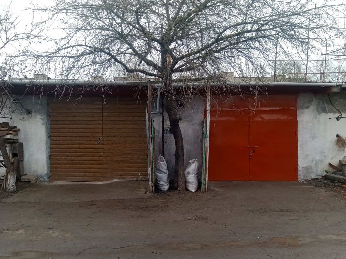 Продам 2 сумісних гаражі
