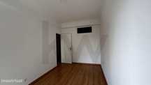 Apartamento T2 remodelado, com varanda e elevador, 2º Andar, Benfica,