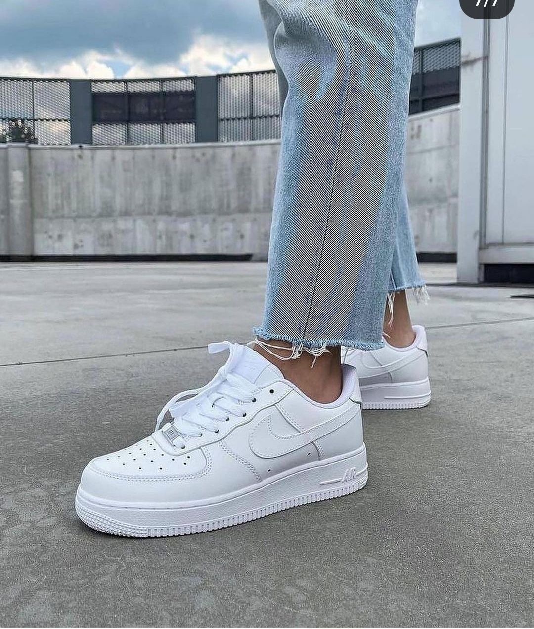 Кеди шкіряні Nike Air.