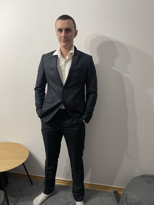 garnitur na rozne okazje z pasujacymi dodatkami