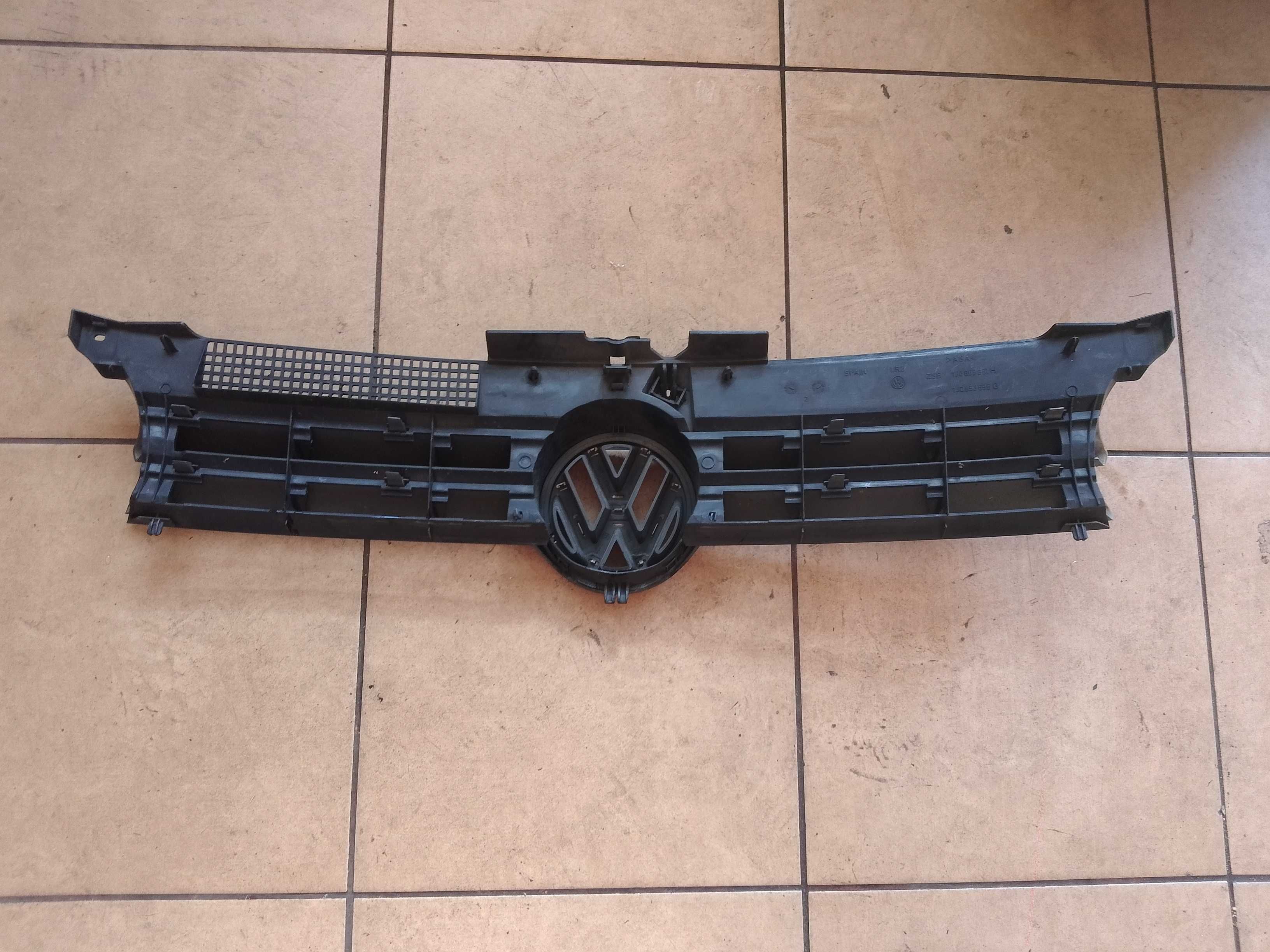 VW GOLF 4 grill atrapa LD7V