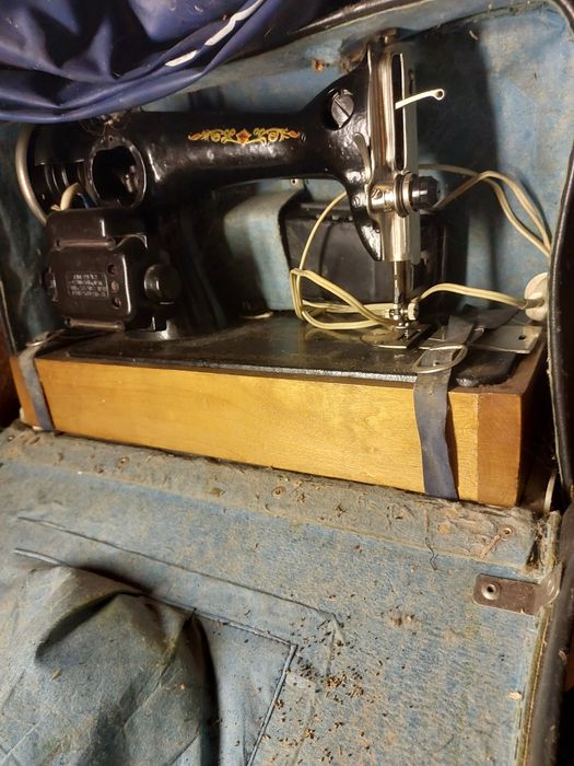 2 швейни машини елекро имеханична