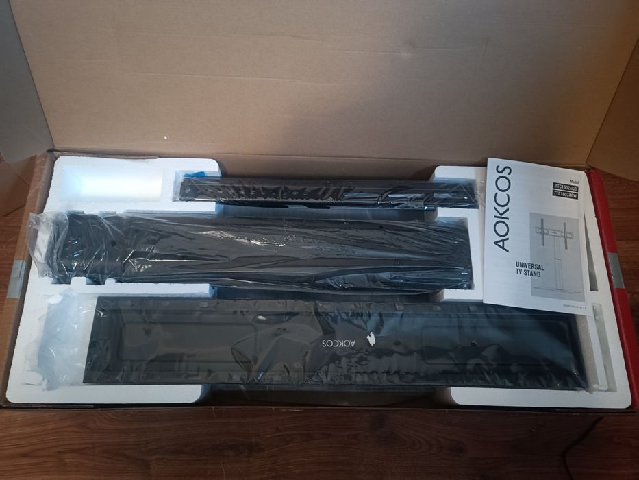 Потужна універсальна стійка для телевізора