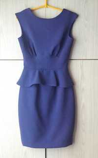 Niebieska sukienka ołówkowa z baskinką falbanką Closet