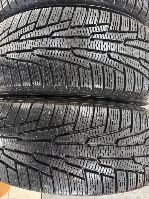 Резина зимова Nokian Tyres r16 215/65