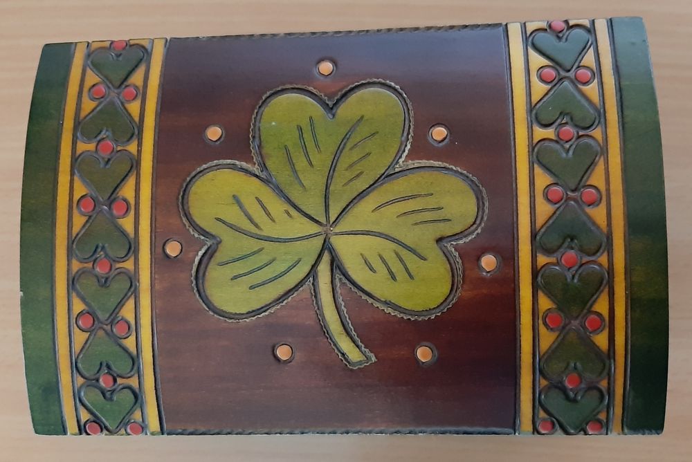 Szkatułka na biżuterię z kluczykiem