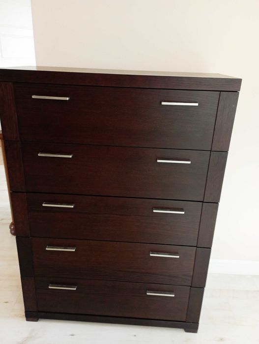 Komoda z szufladami wysoka, w naturalnej okleinie