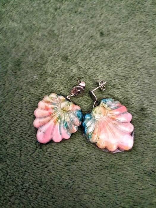 Eleganckie boho kolczyki w kształcie liści pudrowy róż, perłowa zieleń