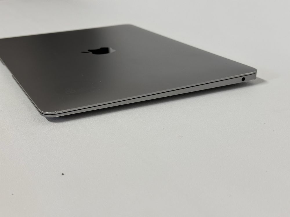 MacBook Air 2020р | core i3 | 8Gb Ram | 250Gb SSD
