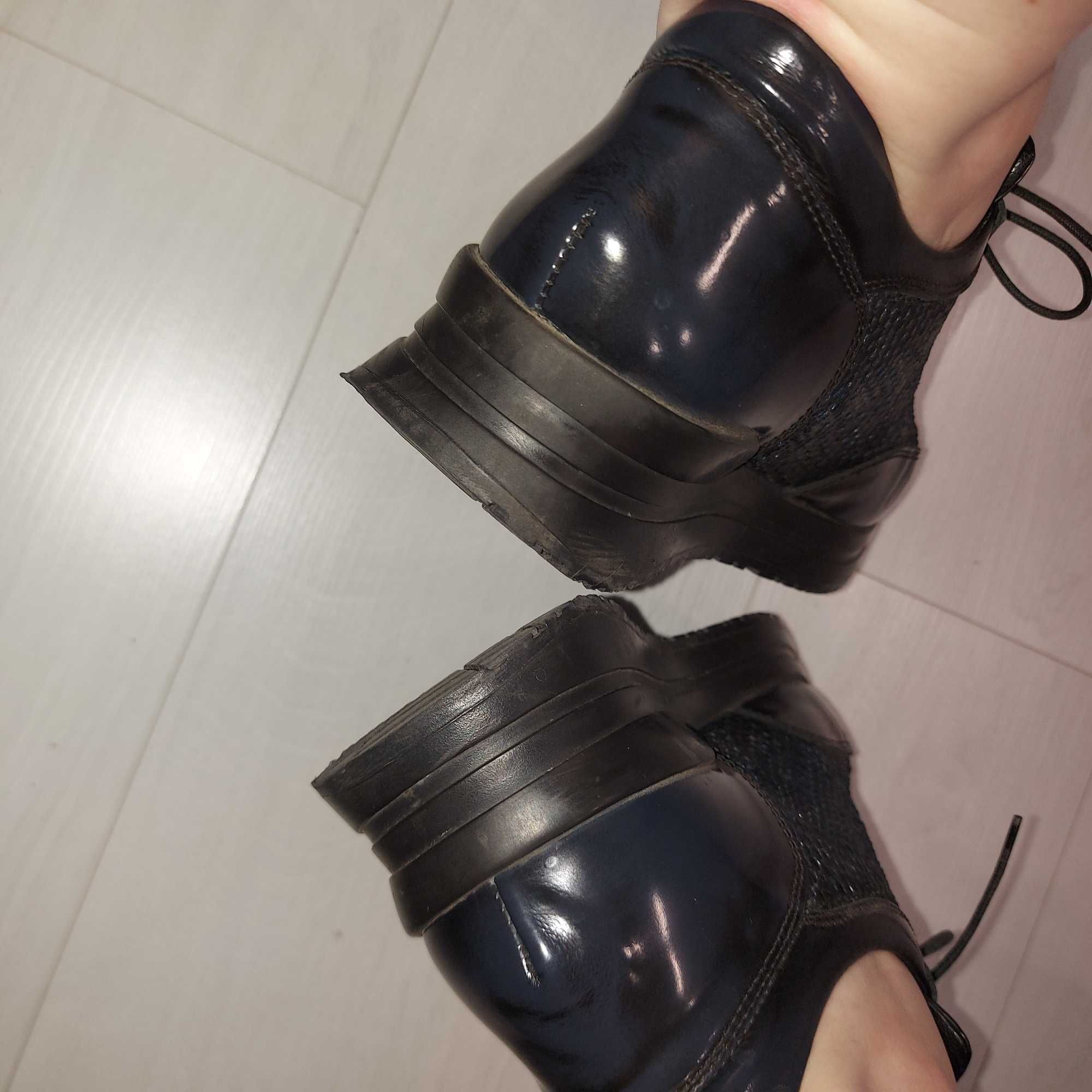 Туфлі жіночі 39р. на шнурках laura bellariva