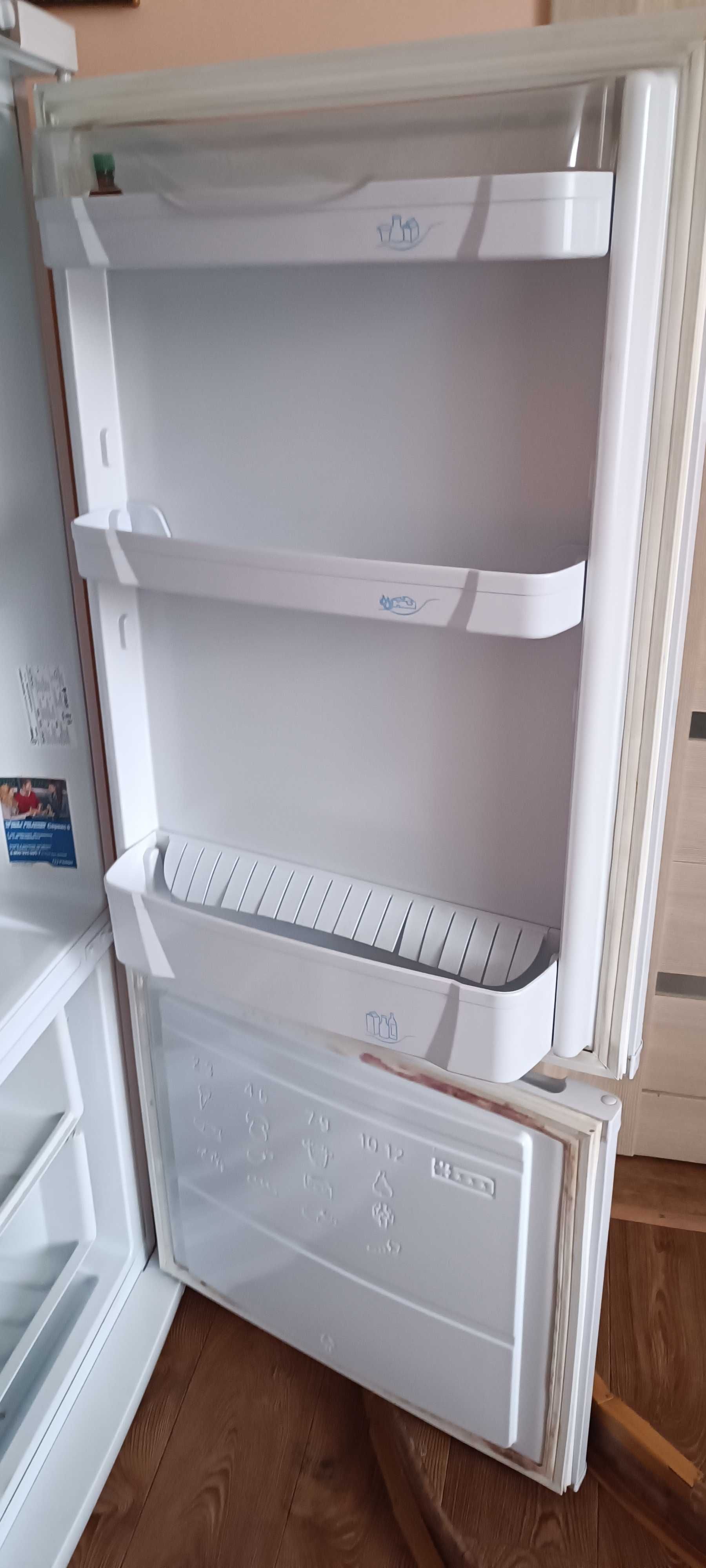 Холодильник indesiт