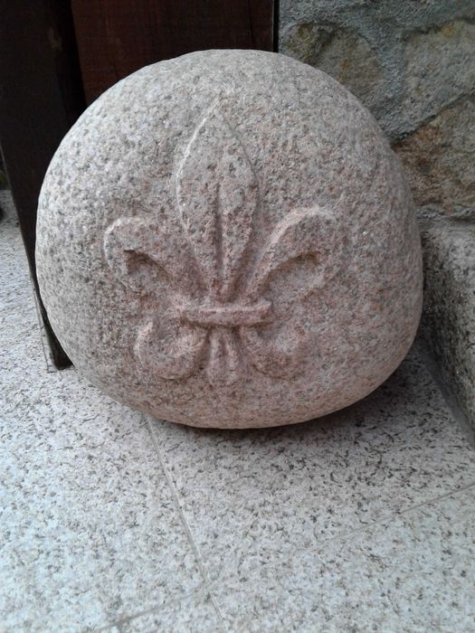 Pedra esculpida/Escuteiros