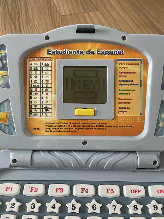 Компʼютер дитячий озвучений іспанською мовою.