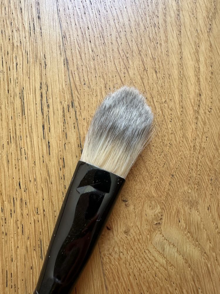 Używany pedzel do podkładu estee lauder