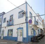 Prédio com restaurante e para Habitação