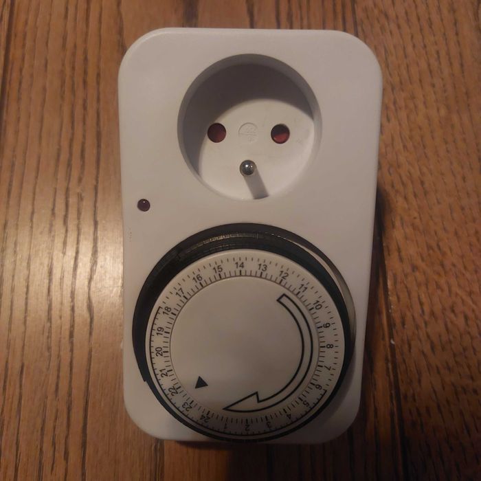 Programator czasowy manualny, analogowy