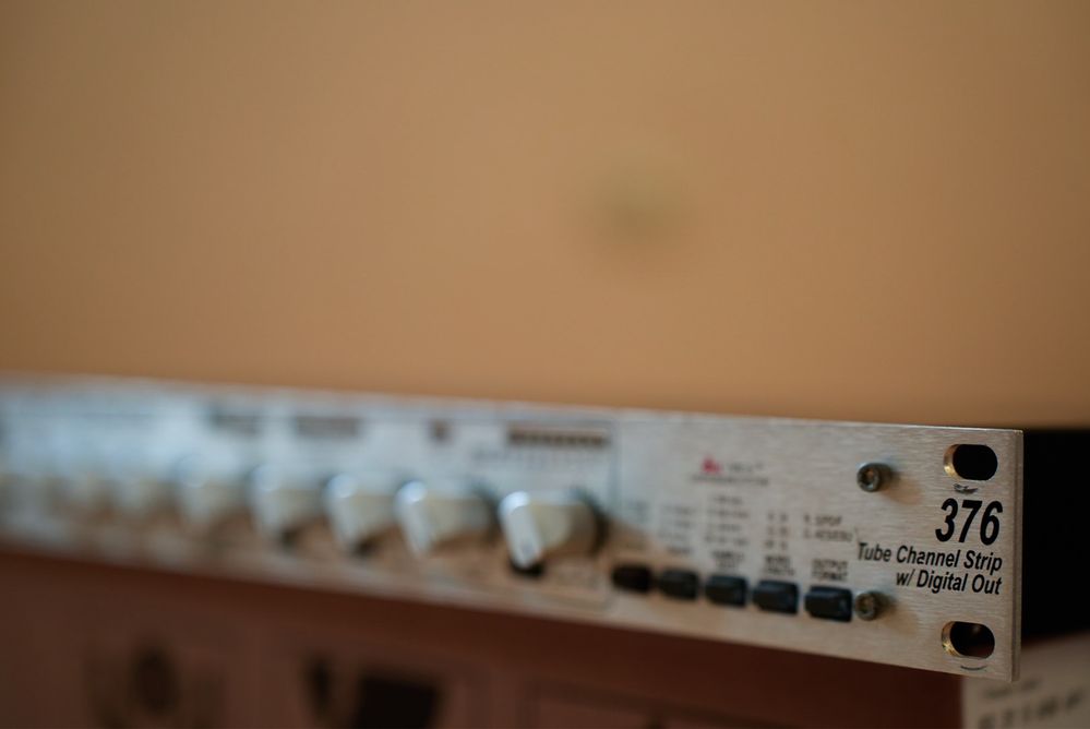 Продам підсилювач DBX 376