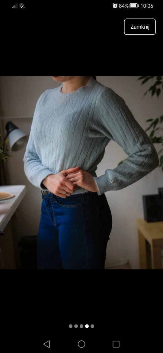 Puchaty sweter z perełkami