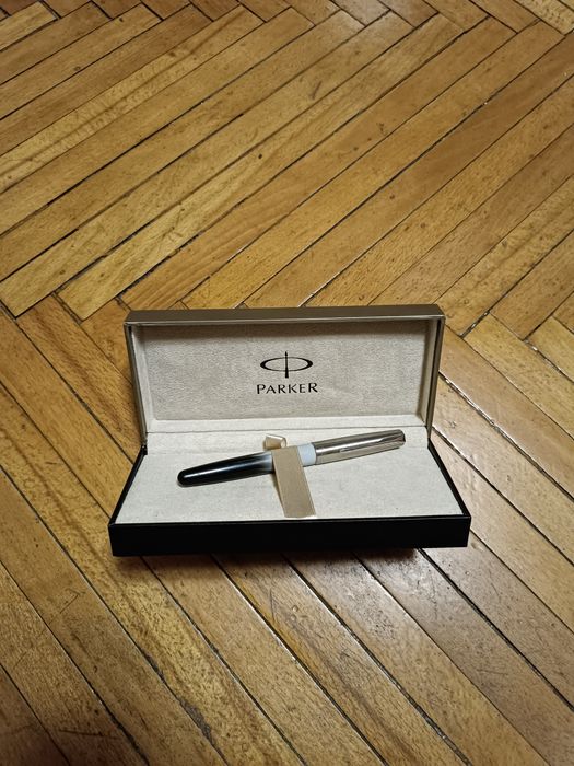 Перьевая ручка Parker frontier.