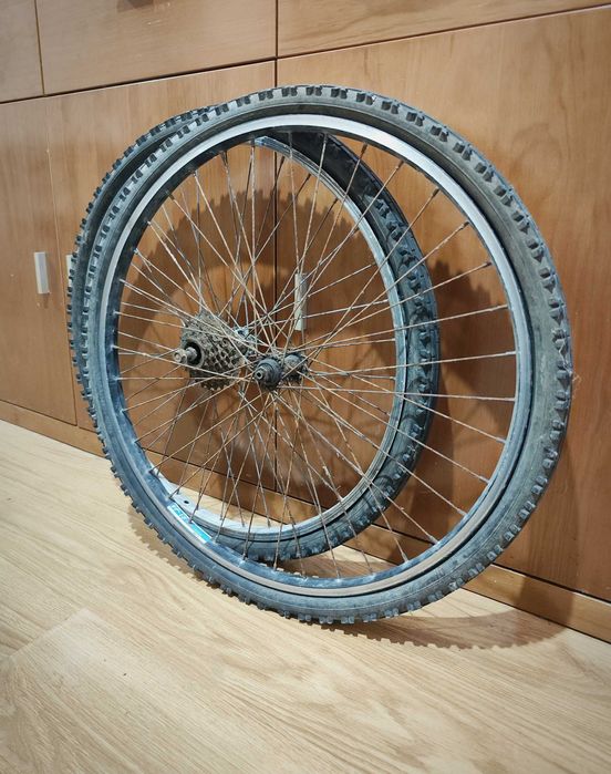 Par de Rodas 26 Shimano + Pneus Innova 26x1.75 2068 BK