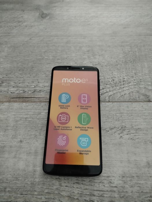 Atrapa Motorola E5 plus