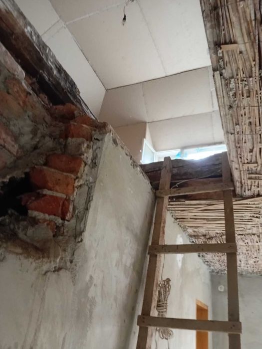 Продам 1/2 частину будинку із ділянкою , гаражем біля Турецького моста