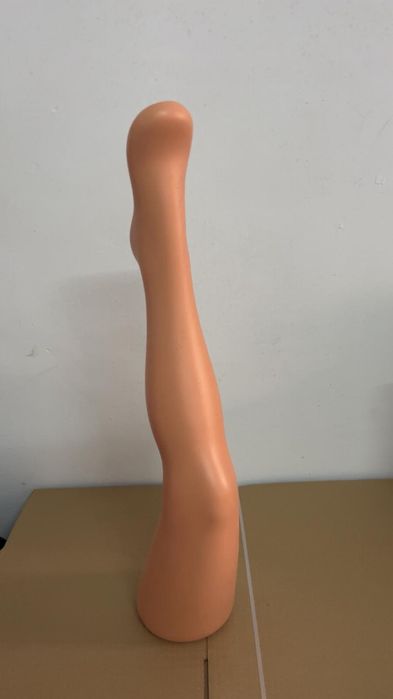 Ekspozytor na rajstopy, noga. Używany. 

Eksponuj wzory rajstop w porz