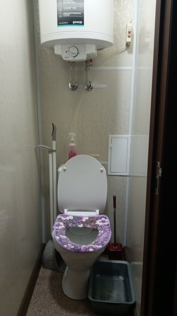 Хозяйка .Сдам комнату  в 3-х кв.