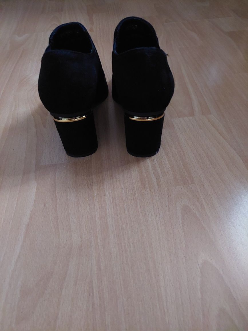 Buty damskie zamszowe 38