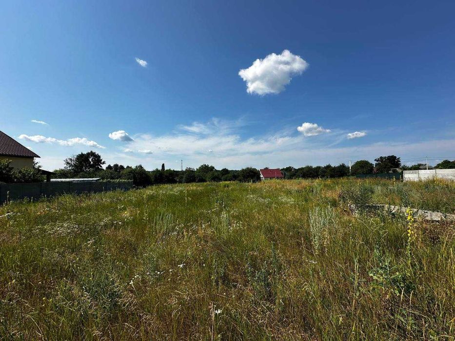 Продаж земельної ділянки в с Микуличі.15сот,асфальтована вулиця.ID:731