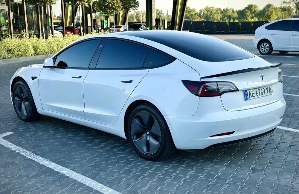 Tesla model 3 2021