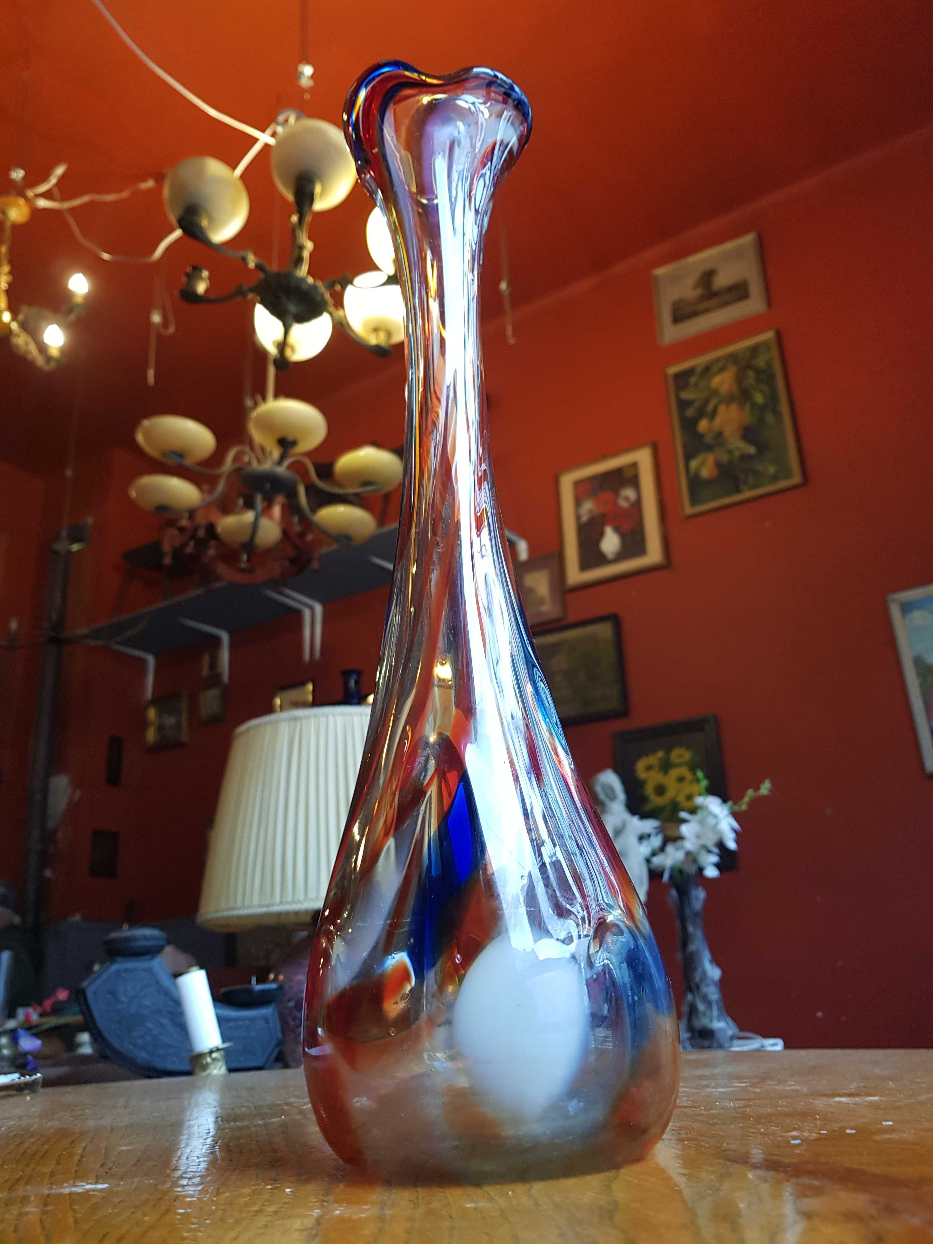 Stary szklany wazon sękacz
