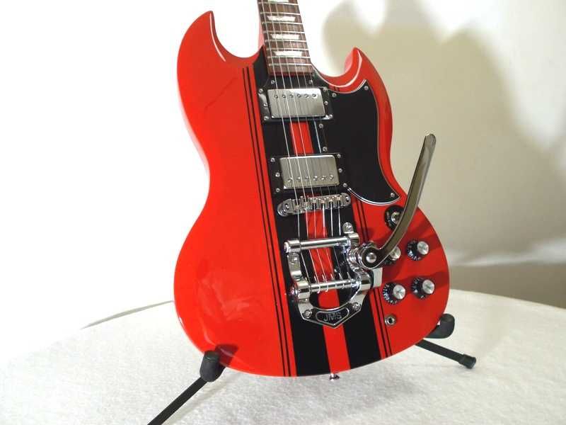 Guitarra  JMS SG com Bigsby,  nova  com garantia