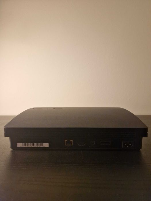 PS3 Slim 320GB C/ Comando e FIFA 13 - 50€