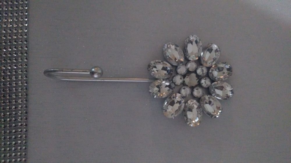 Wieszak z cyrkoniami Nowy